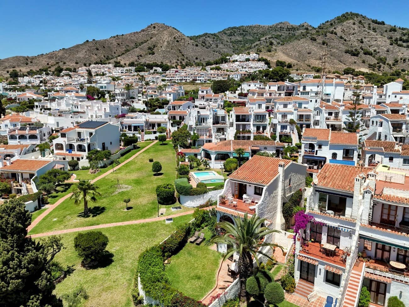 1 bedroom Apartment for sale in Nerja with pool - € 249,000 (Ref: 10011071)