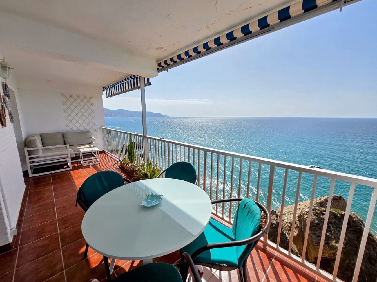 2 slaapkamer Appartement te koop in Nerja met garage - € 829.000 (Ref: 10034980)