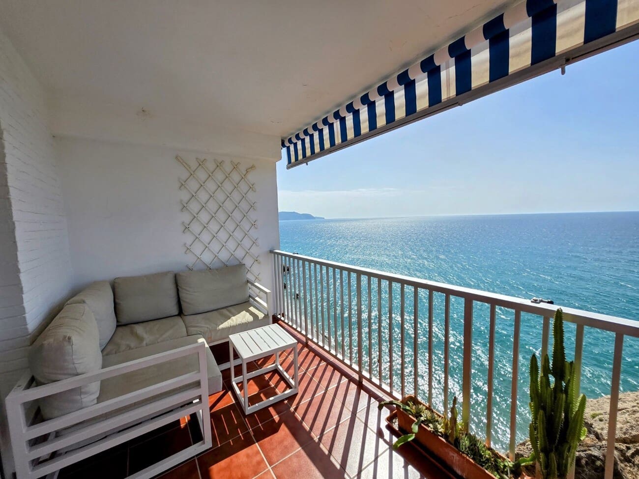 2 slaapkamer Appartement te koop in Nerja met garage - € 829.000 (Ref: 10034980)
