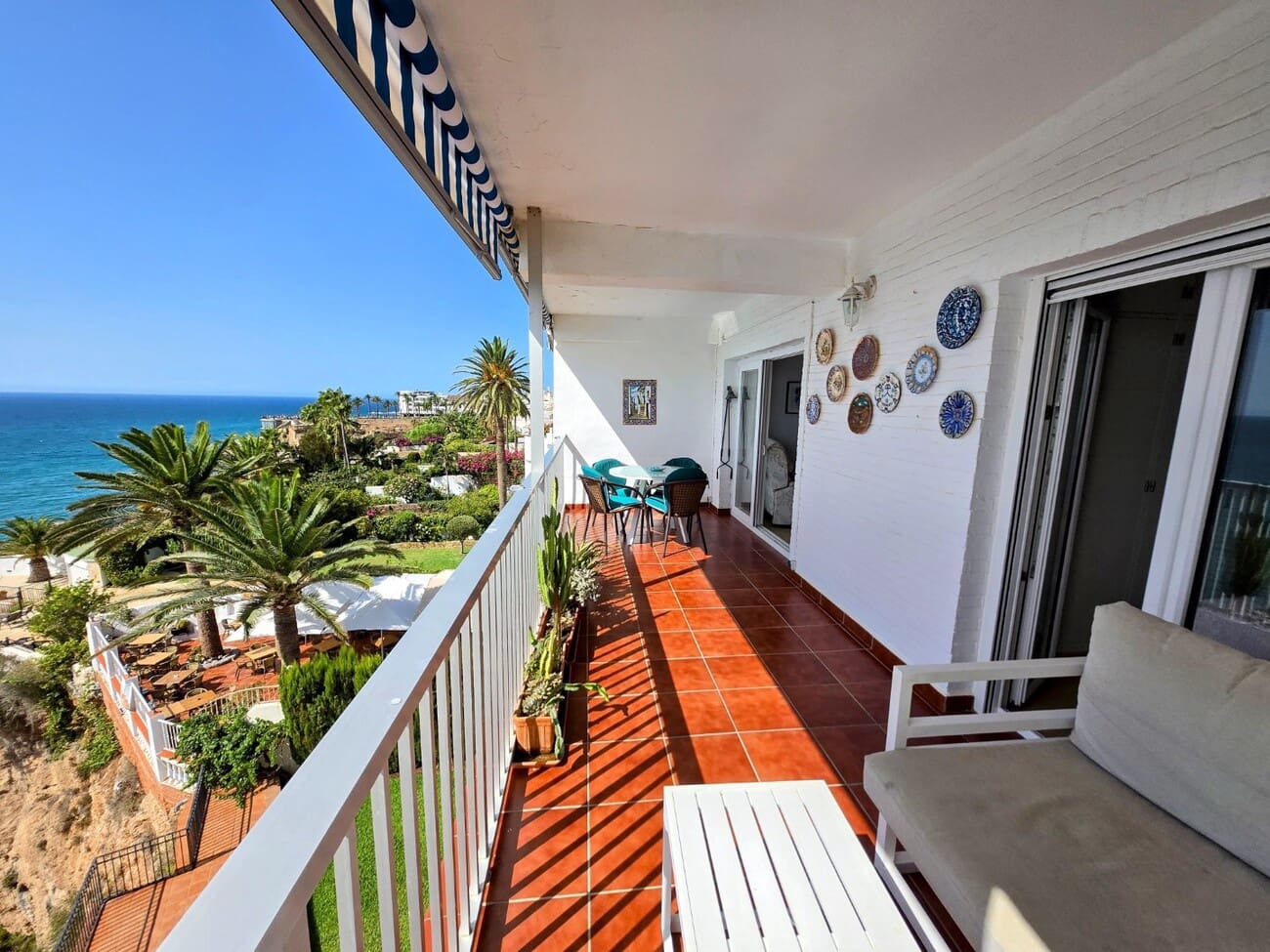 2 slaapkamer Appartement te koop in Nerja met garage - € 829.000 (Ref: 10034980)