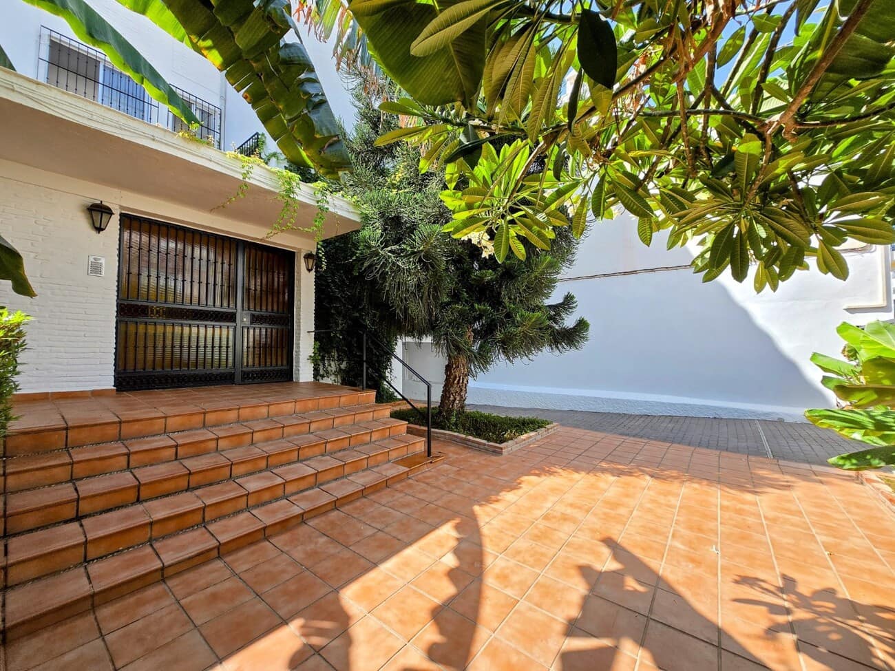 2 slaapkamer Appartement te koop in Nerja met garage - € 829.000 (Ref: 10034980)