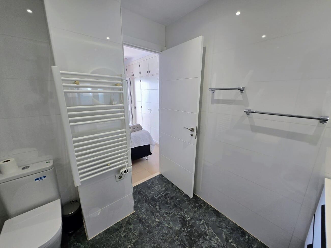 2 slaapkamer Appartement te koop in Nerja met garage - € 829.000 (Ref: 10034980)