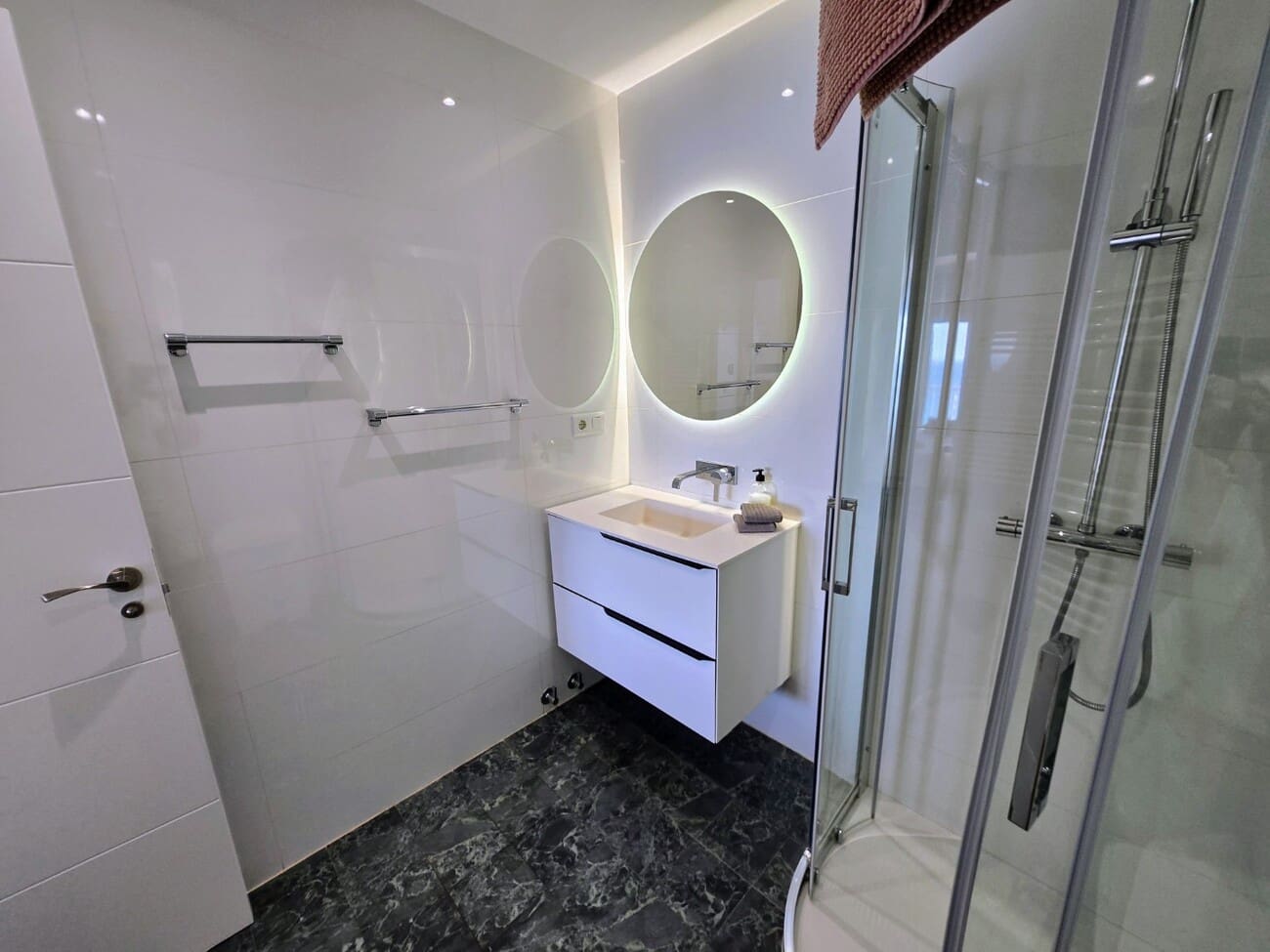 2 slaapkamer Appartement te koop in Nerja met garage - € 829.000 (Ref: 10034980)