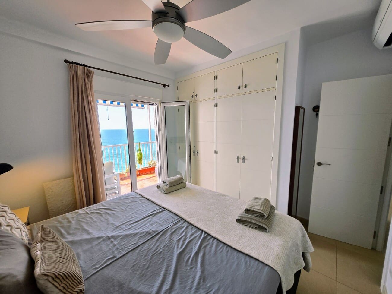 2 slaapkamer Appartement te koop in Nerja met garage - € 829.000 (Ref: 10034980)