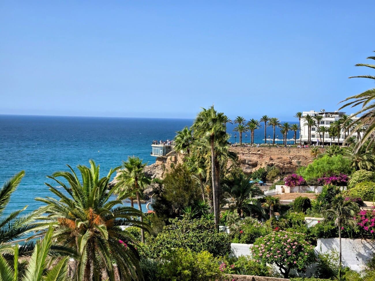2 slaapkamer Appartement te koop in Nerja met garage - € 829.000 (Ref: 10034980)