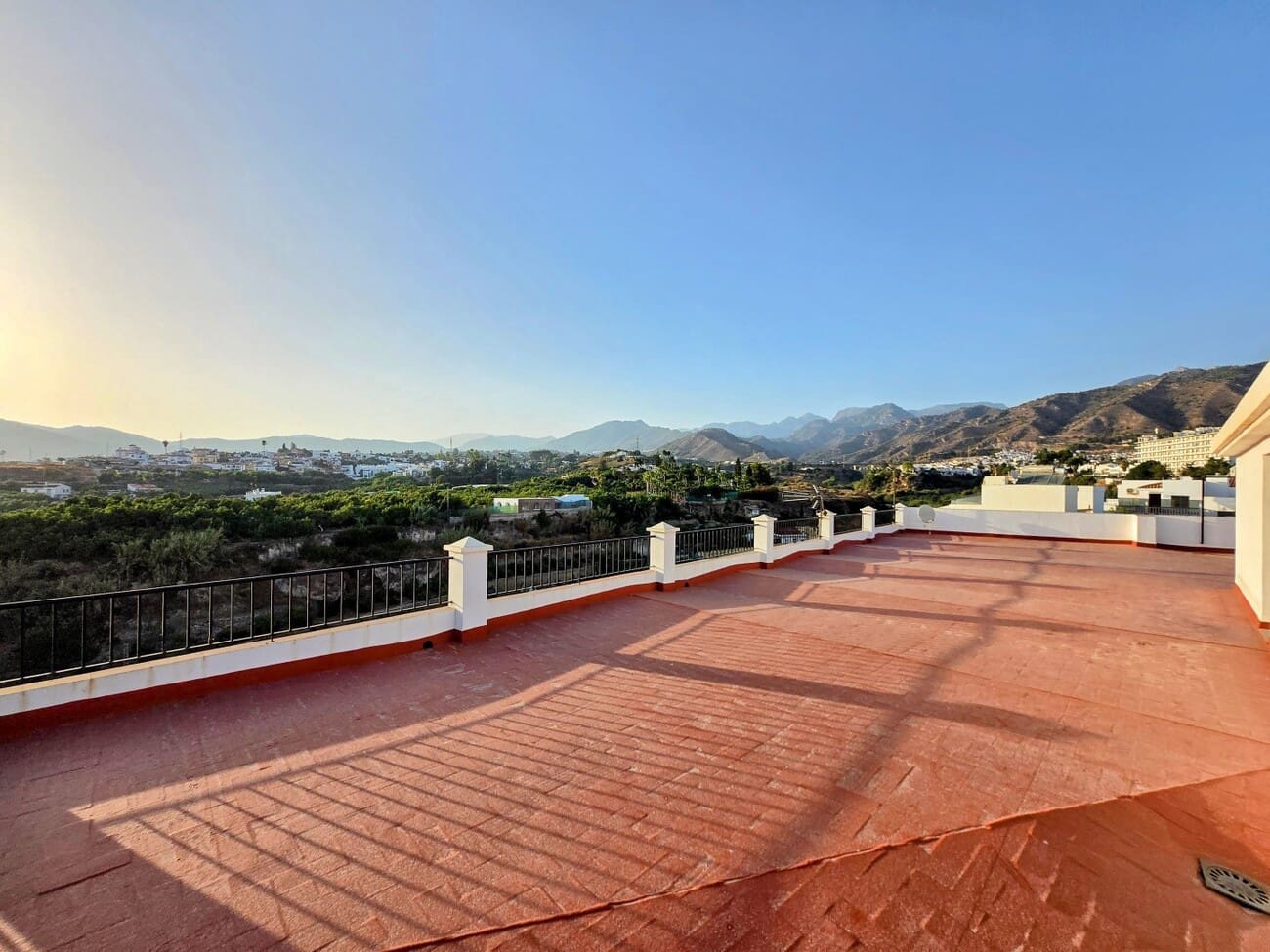 4 slaapkamer Appartement te koop in Nerja - € 445.500 (Ref: 10058010)