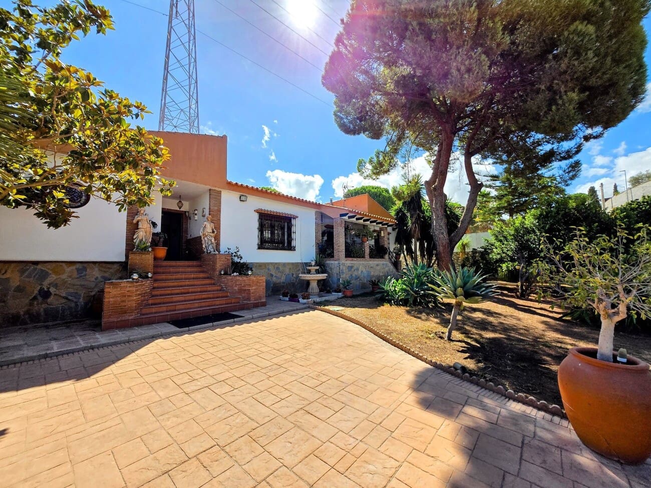 5 soveværelse Villa til salg i Alhaurin de la Torre med swimmingpool garage - € 735.000 (Ref: 10077692)