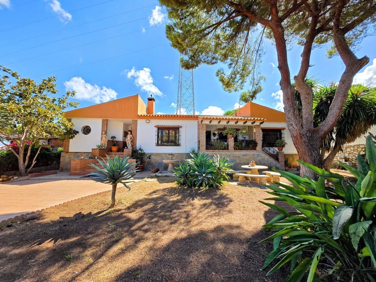 5 soveværelse Villa til salg i Alhaurin de la Torre med swimmingpool garage - € 735.000 (Ref: 10077692)
