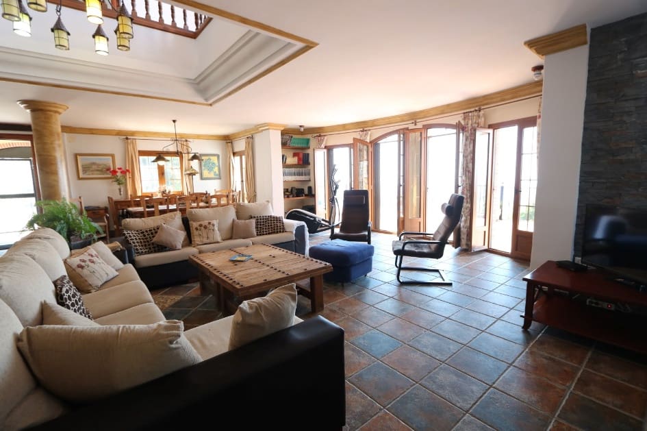 7 soverom Finca/Herregård til salgs i Frigiliana med svømmebasseng garasje - € 1 200 000 (Ref: 3409385)