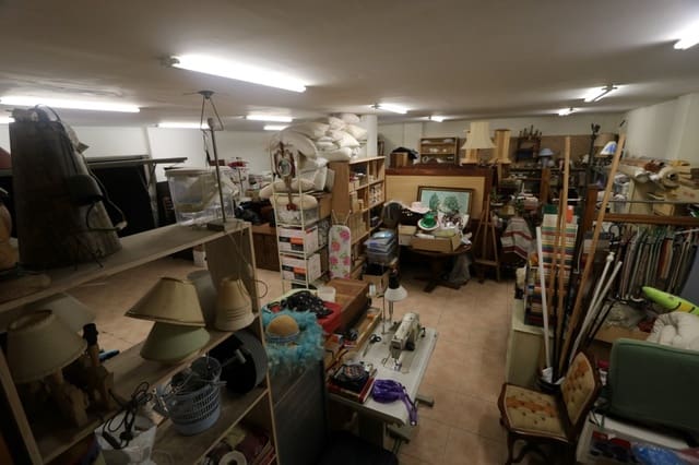 Kommersiell til salgs i Nerja med garasje - € 360 000 (Ref: 3754530)