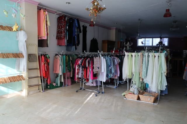 Kommersiell til salgs i Nerja med garasje - € 360 000 (Ref: 3754530)