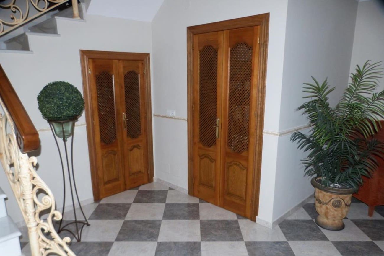 6 sypialnia Dom na sprzedaż w Nerja z basenem garażem - 435 000 € (Ref: 4079010)