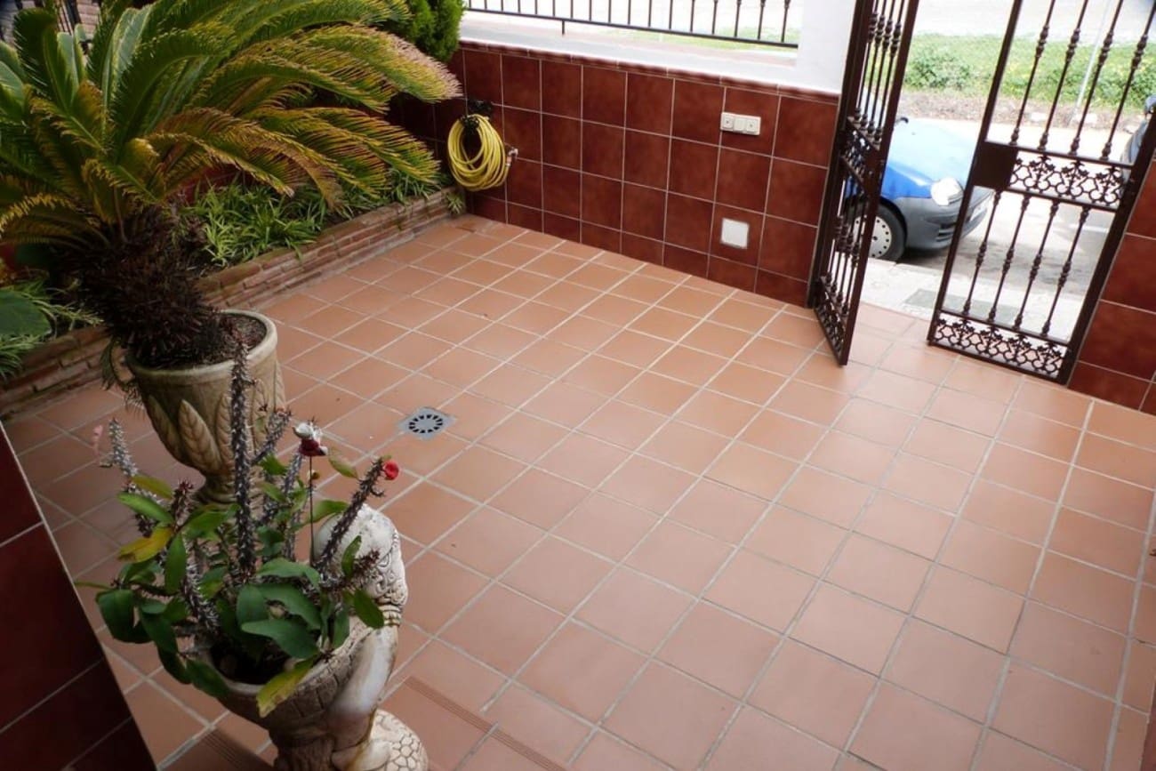 6 sypialnia Dom na sprzedaż w Nerja z basenem garażem - 435 000 € (Ref: 4079010)