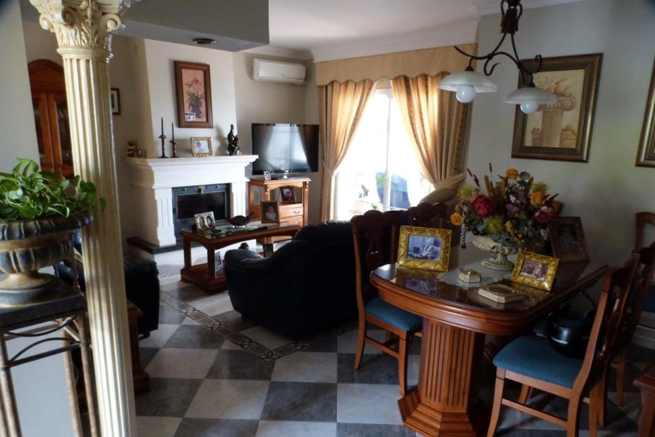 6 sypialnia Dom na sprzedaż w Nerja z basenem garażem - 435 000 € (Ref: 4079010)