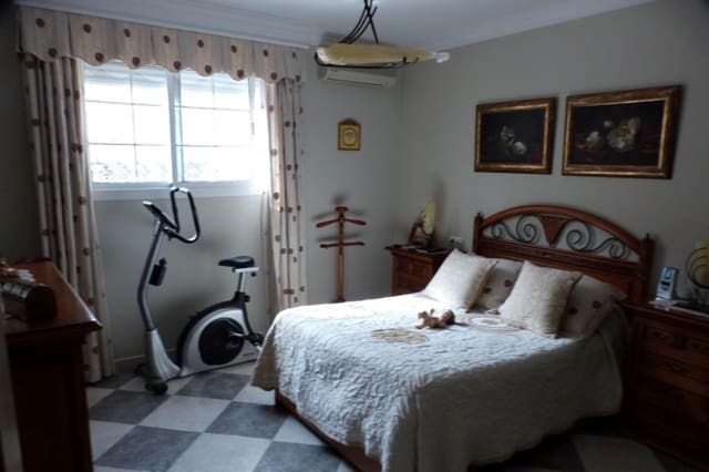 6 sypialnia Dom na sprzedaż w Nerja z basenem garażem - 435 000 € (Ref: 4079010)