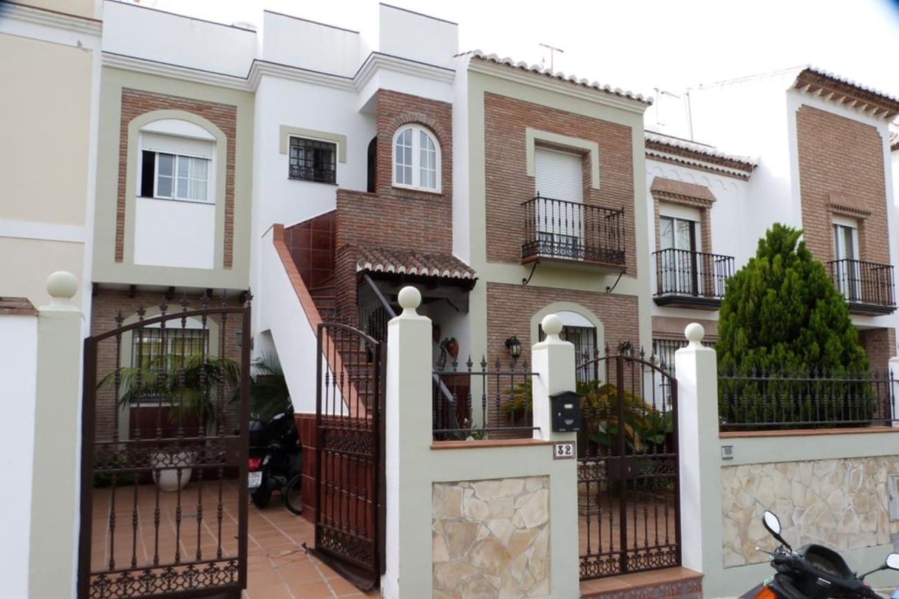 6 sypialnia Dom na sprzedaż w Nerja z basenem garażem - 435 000 € (Ref: 4079010)