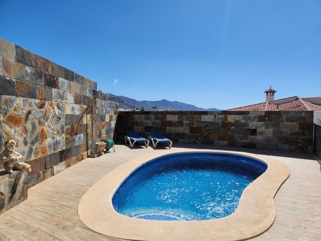 3 soveværelse Villa til salg i Nerja med swimmingpool garage - € 630.000 (Ref: 8302689)