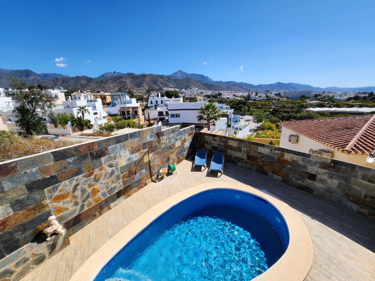 3 soverom Villa til salgs i Nerja med svømmebasseng garasje - € 630 000 (Ref: 8302689)