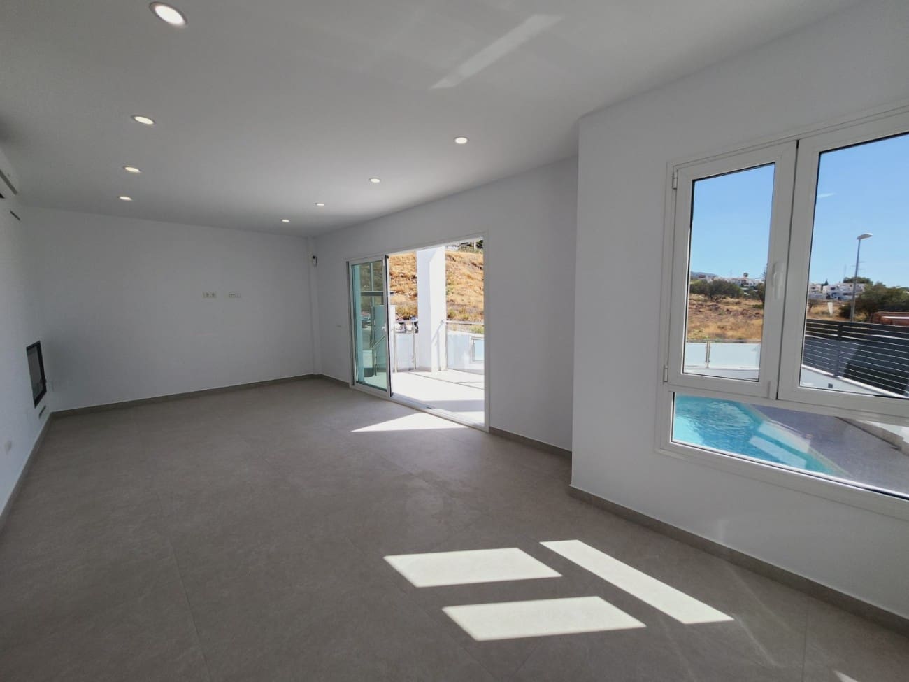 4 soveværelse Villa til salg i Nerja med swimmingpool - € 865.000 (Ref: 8559585)