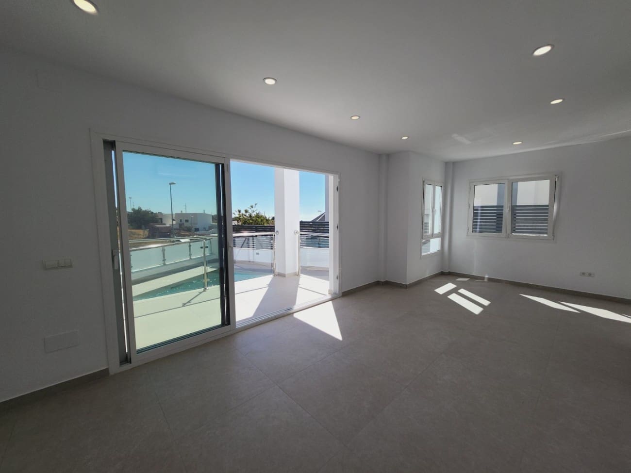 4 soveværelse Villa til salg i Nerja med swimmingpool - € 865.000 (Ref: 8559585)