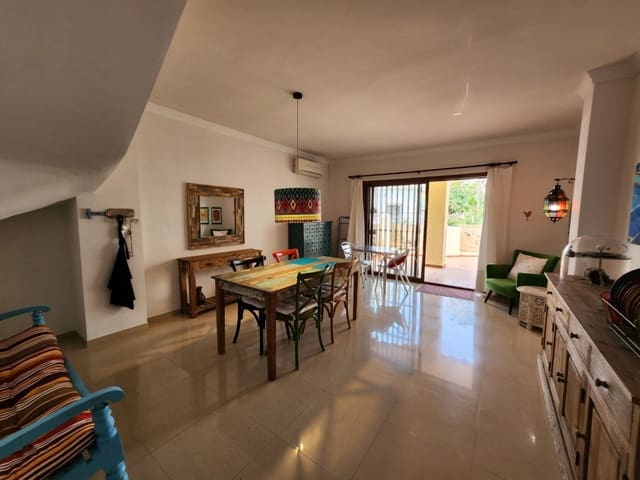 3 sovrum Semi-fristående Villa till salu i Nerja med pool garage - 499 900 € (Ref: 9036436)