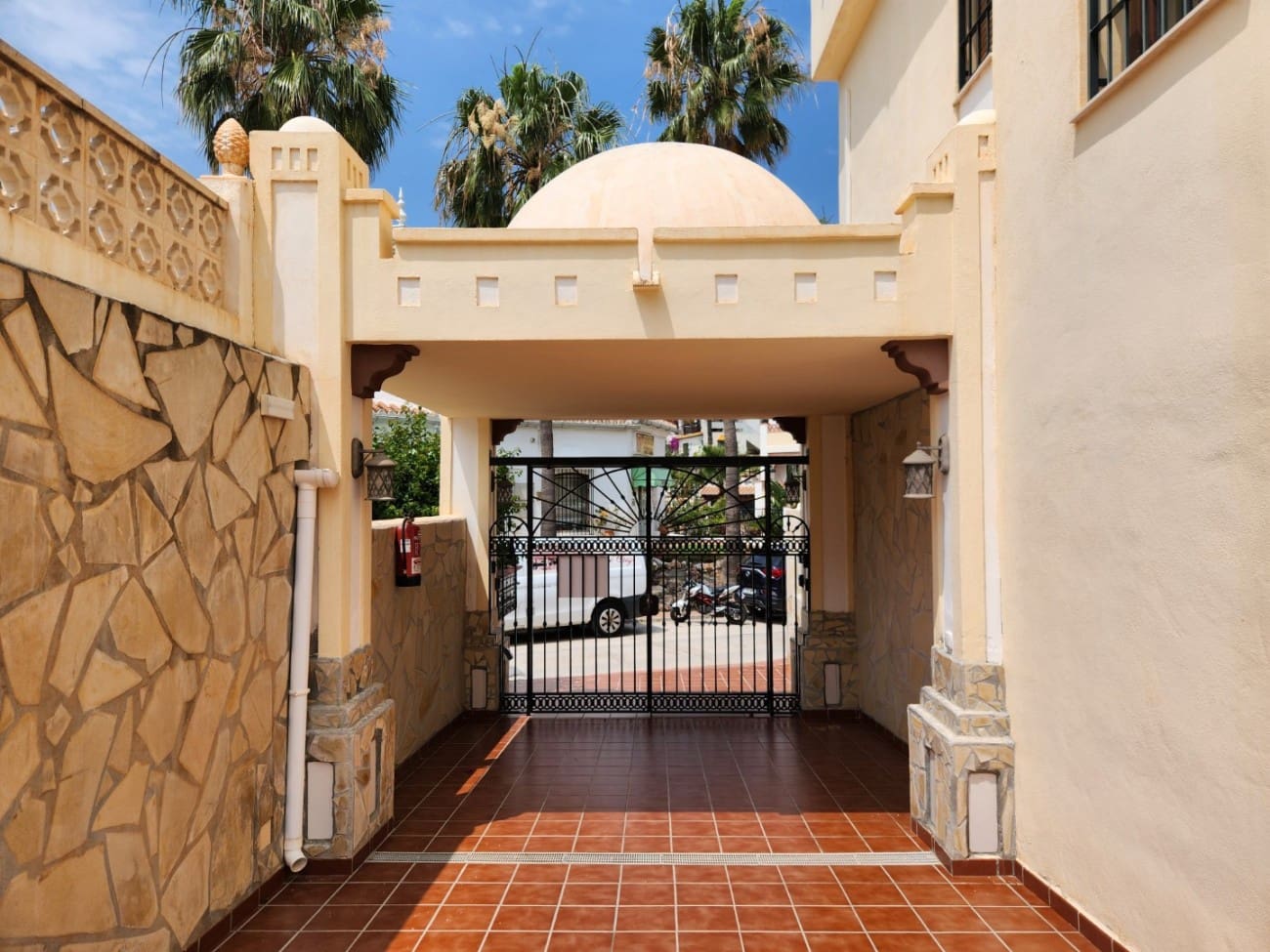 3 soveværelse Semi-Rækkehus til salg i Nerja med swimmingpool garage - € 499.900 (Ref: 9036436)