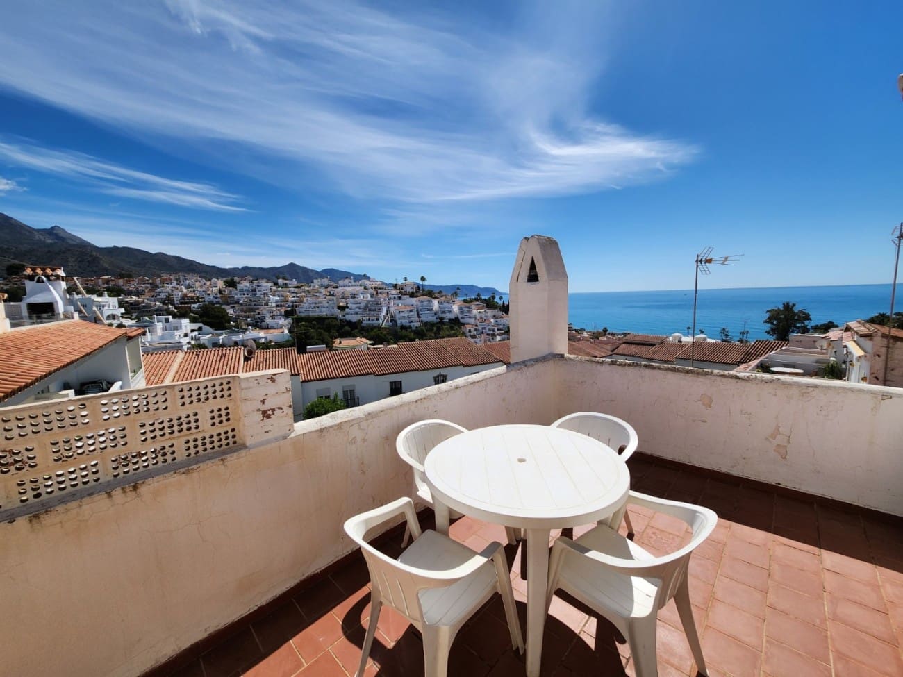 2 soveværelse Lejlighed til salg i Nerja med swimmingpool - € 359.000 (Ref: 9134128)