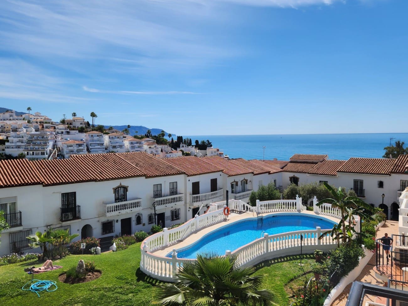 2 soveværelse Lejlighed til salg i Nerja med swimmingpool - € 359.000 (Ref: 9134128)