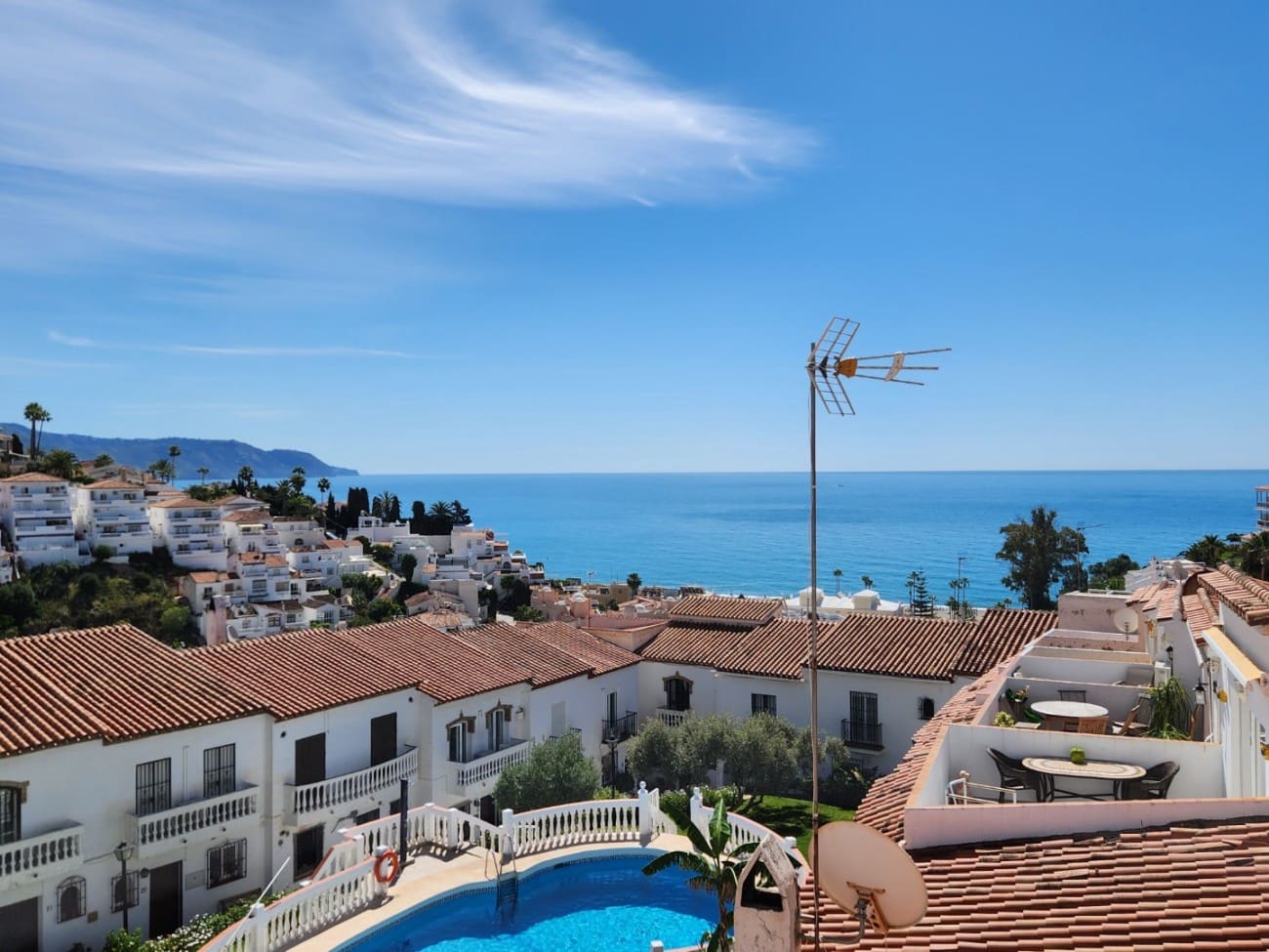 2 soveværelse Lejlighed til salg i Nerja med swimmingpool - € 359.000 (Ref: 9134128)