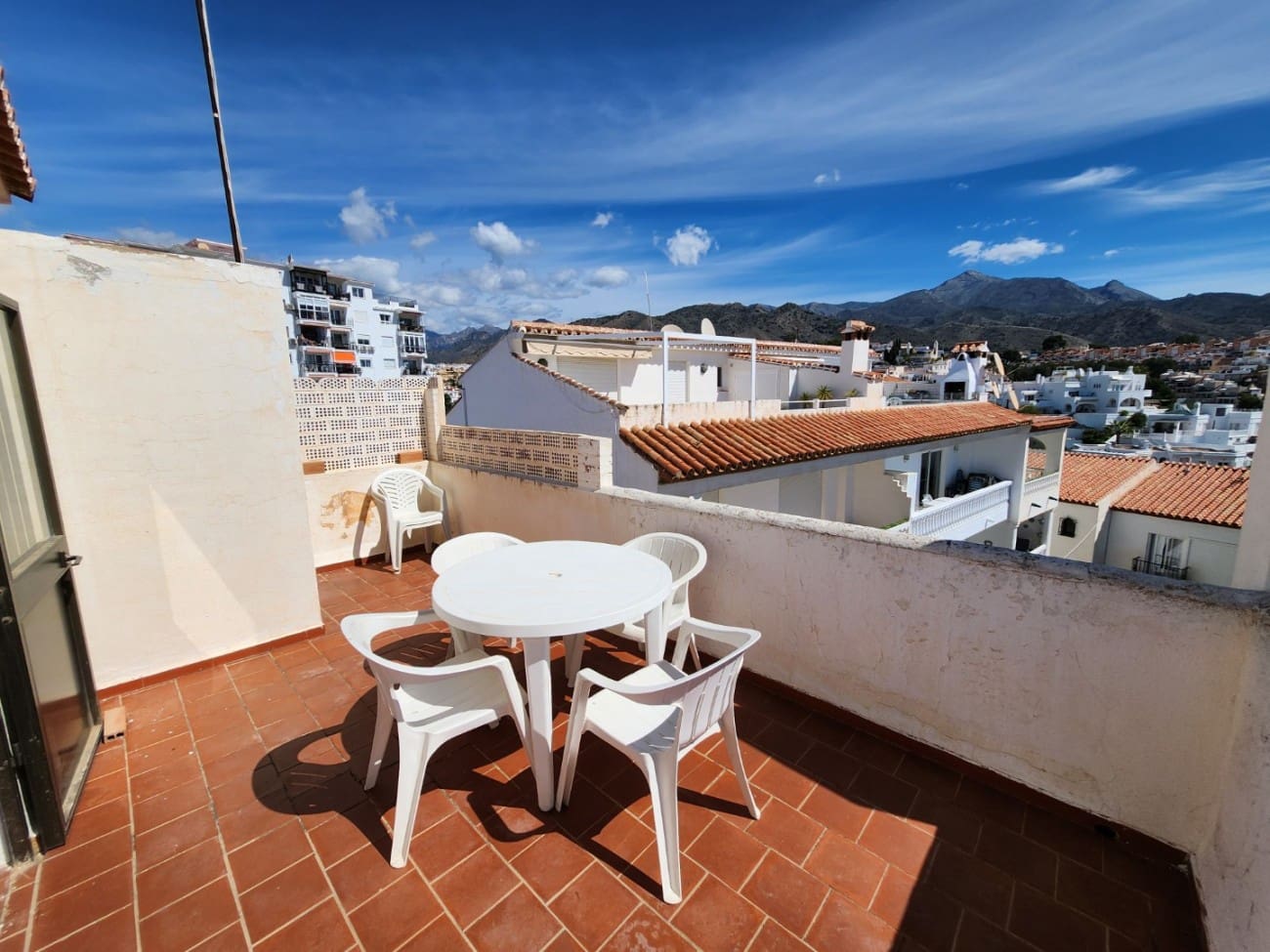 2 soveværelse Lejlighed til salg i Nerja med swimmingpool - € 359.000 (Ref: 9134128)