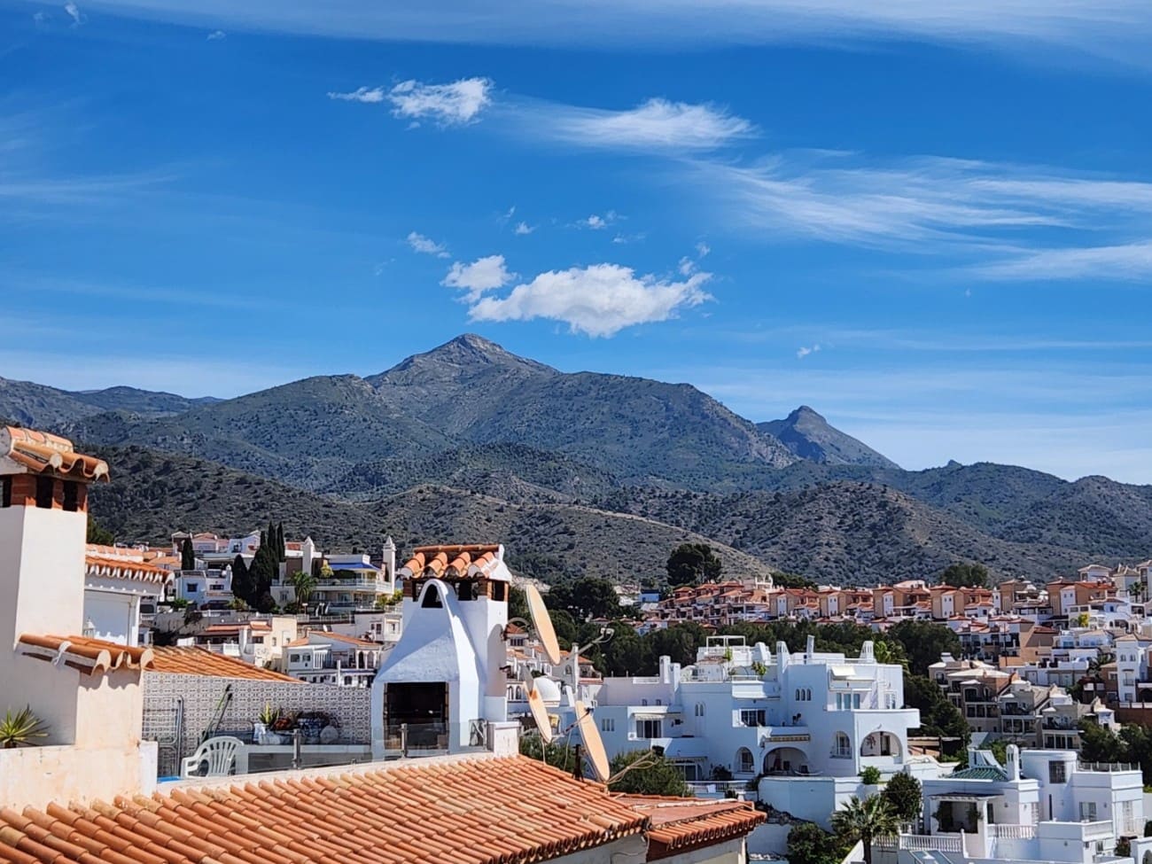 2 soveværelse Lejlighed til salg i Nerja med swimmingpool - € 359.000 (Ref: 9134128)