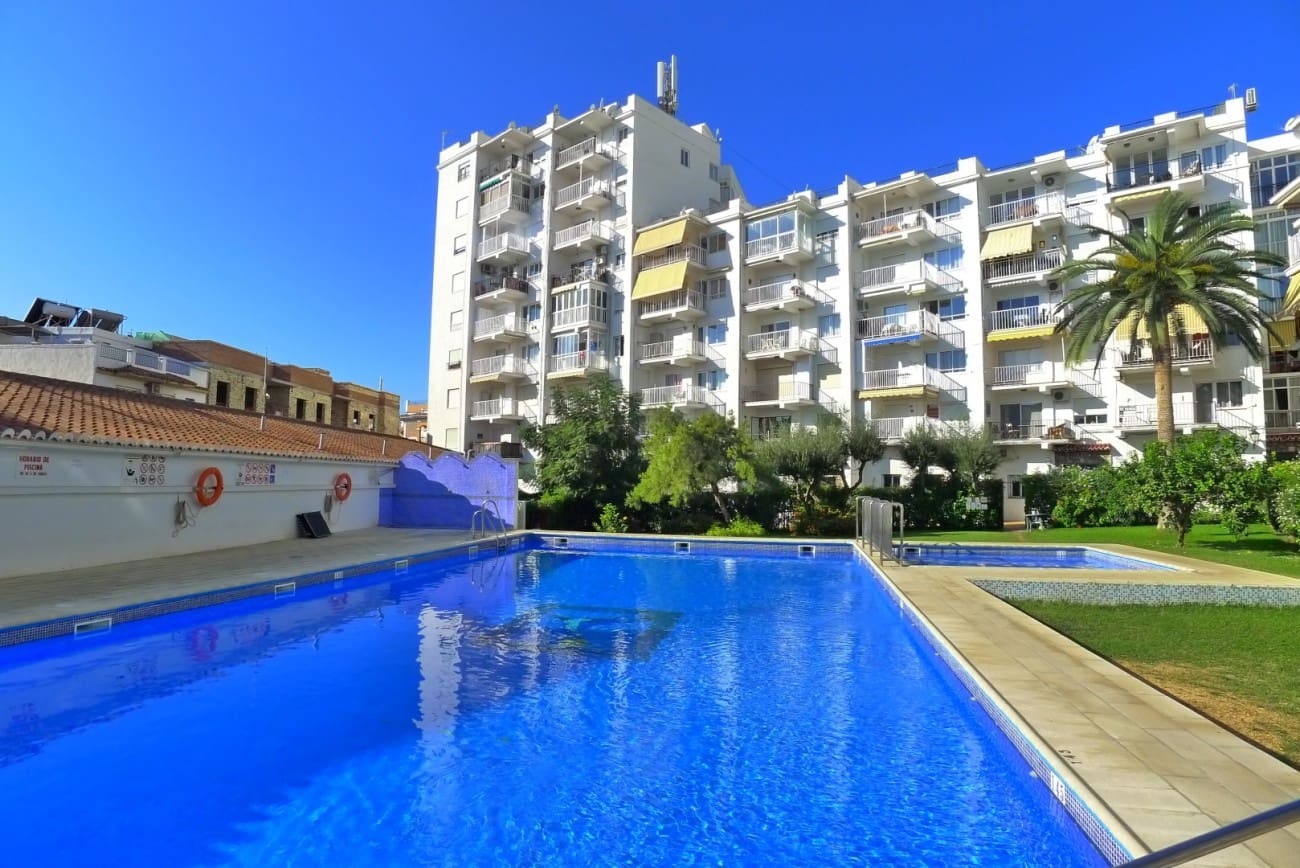 2 soveværelse Lejlighed til salg i Nerja med swimmingpool - € 275.000 (Ref: 9185059)