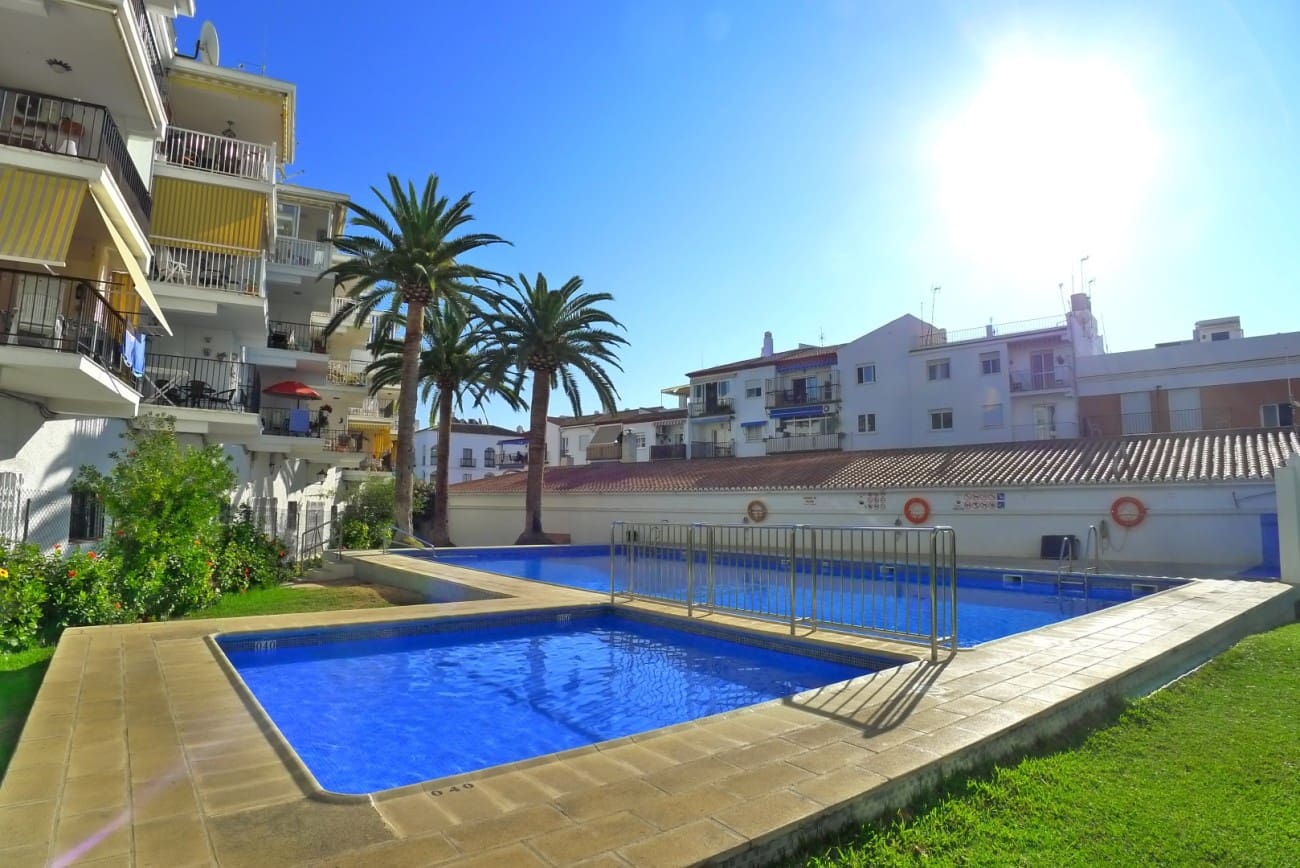 2 soveværelse Lejlighed til salg i Nerja med swimmingpool - € 275.000 (Ref: 9185059)