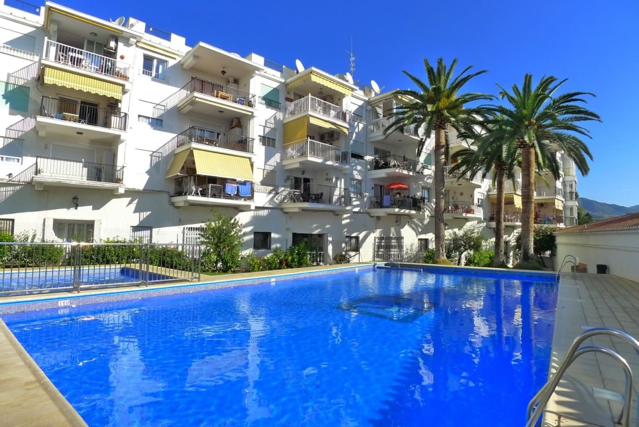 2 soveværelse Lejlighed til salg i Nerja med swimmingpool - € 275.000 (Ref: 9185059)
