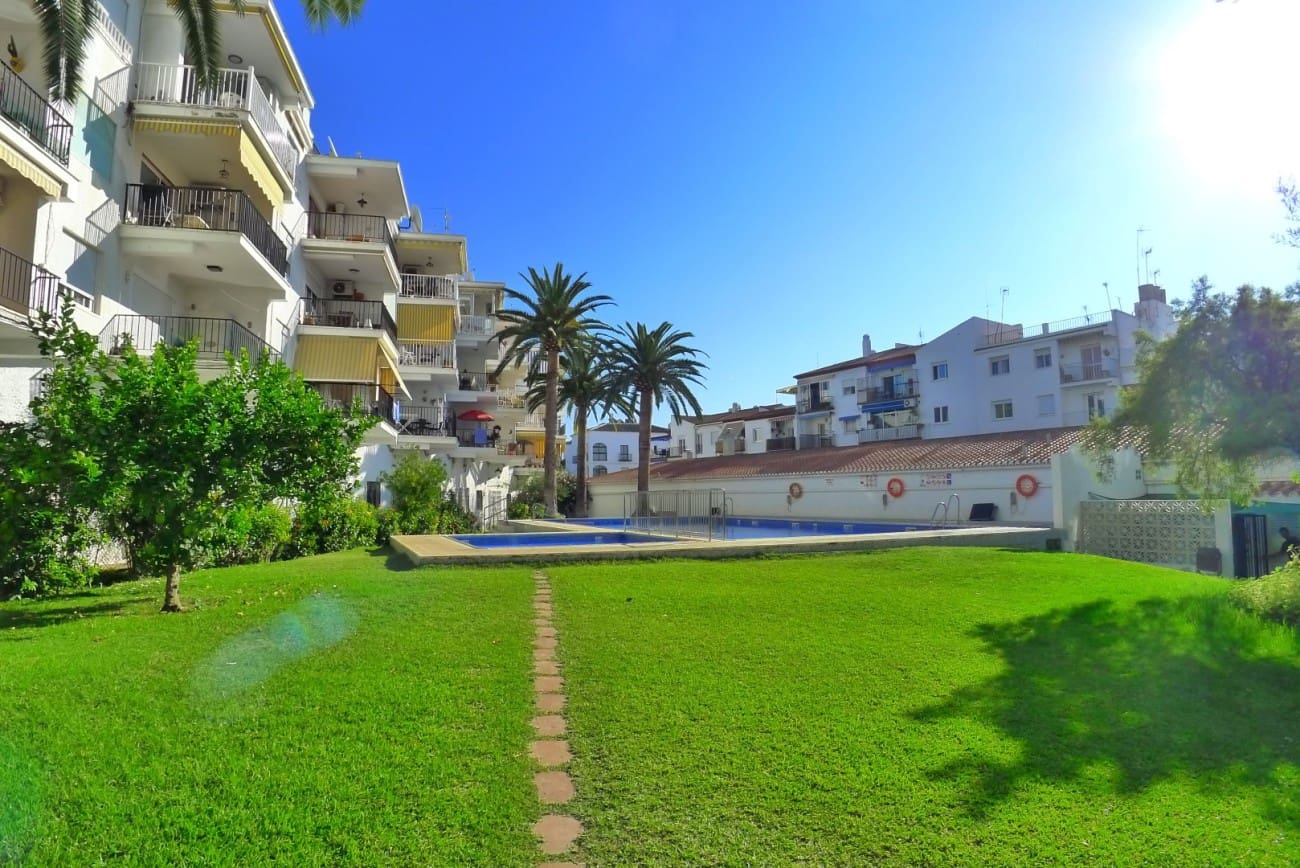 2 soveværelse Lejlighed til salg i Nerja med swimmingpool - € 275.000 (Ref: 9185059)