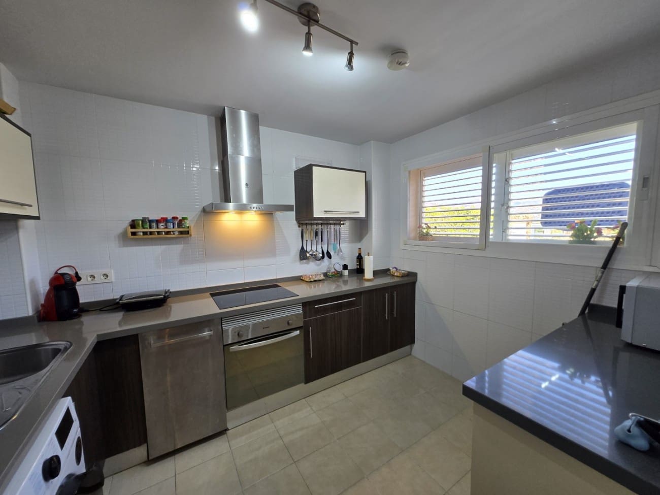 4 soveværelse Byhus til salg i Torrox-Costa med swimmingpool - € 360.000 (Ref: 9185060)