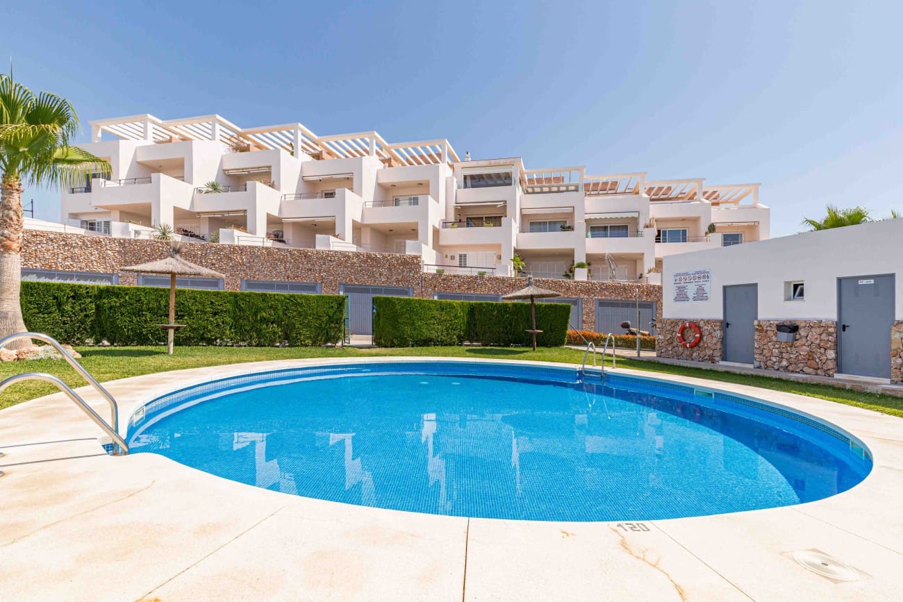 4 soveværelse Byhus til salg i Torrox-Costa med swimmingpool - € 360.000 (Ref: 9185060)