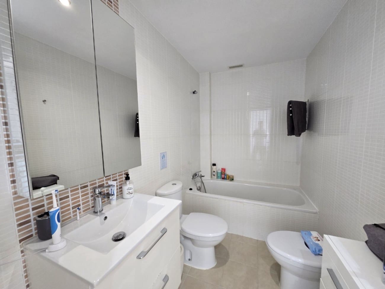 4 soveværelse Byhus til salg i Torrox-Costa med swimmingpool - € 360.000 (Ref: 9185060)