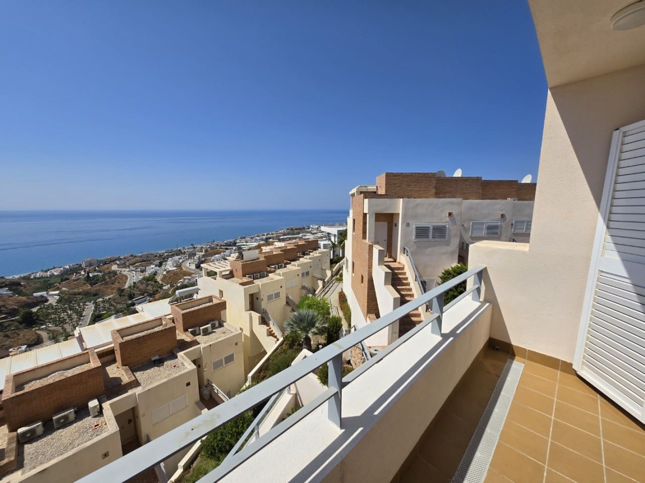4 soveværelse Byhus til salg i Torrox-Costa med swimmingpool - € 360.000 (Ref: 9185060)