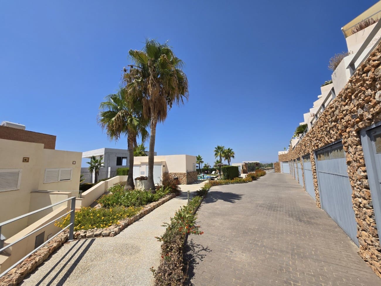 4 soveværelse Byhus til salg i Torrox-Costa med swimmingpool - € 360.000 (Ref: 9185060)