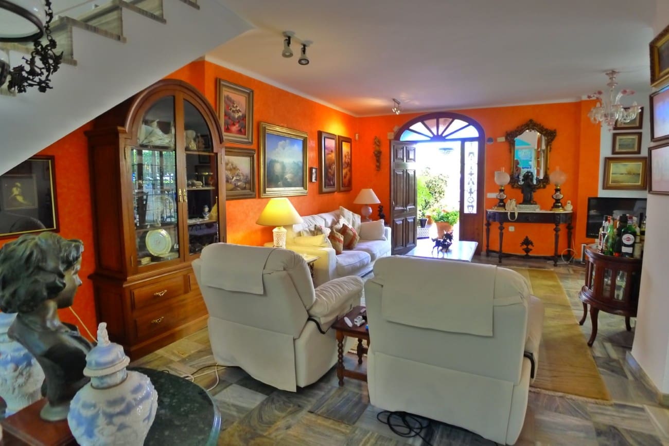 3 makuuhuone Omakotitalo myytävänä paikassa Nerja mukana 
autotalli - 636 000 € (Ref: 9334484)