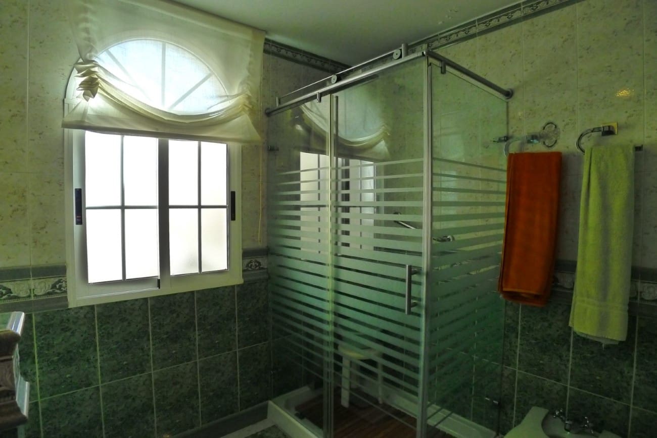 3 makuuhuone Omakotitalo myytävänä paikassa Nerja mukana 
autotalli - 636 000 € (Ref: 9334484)