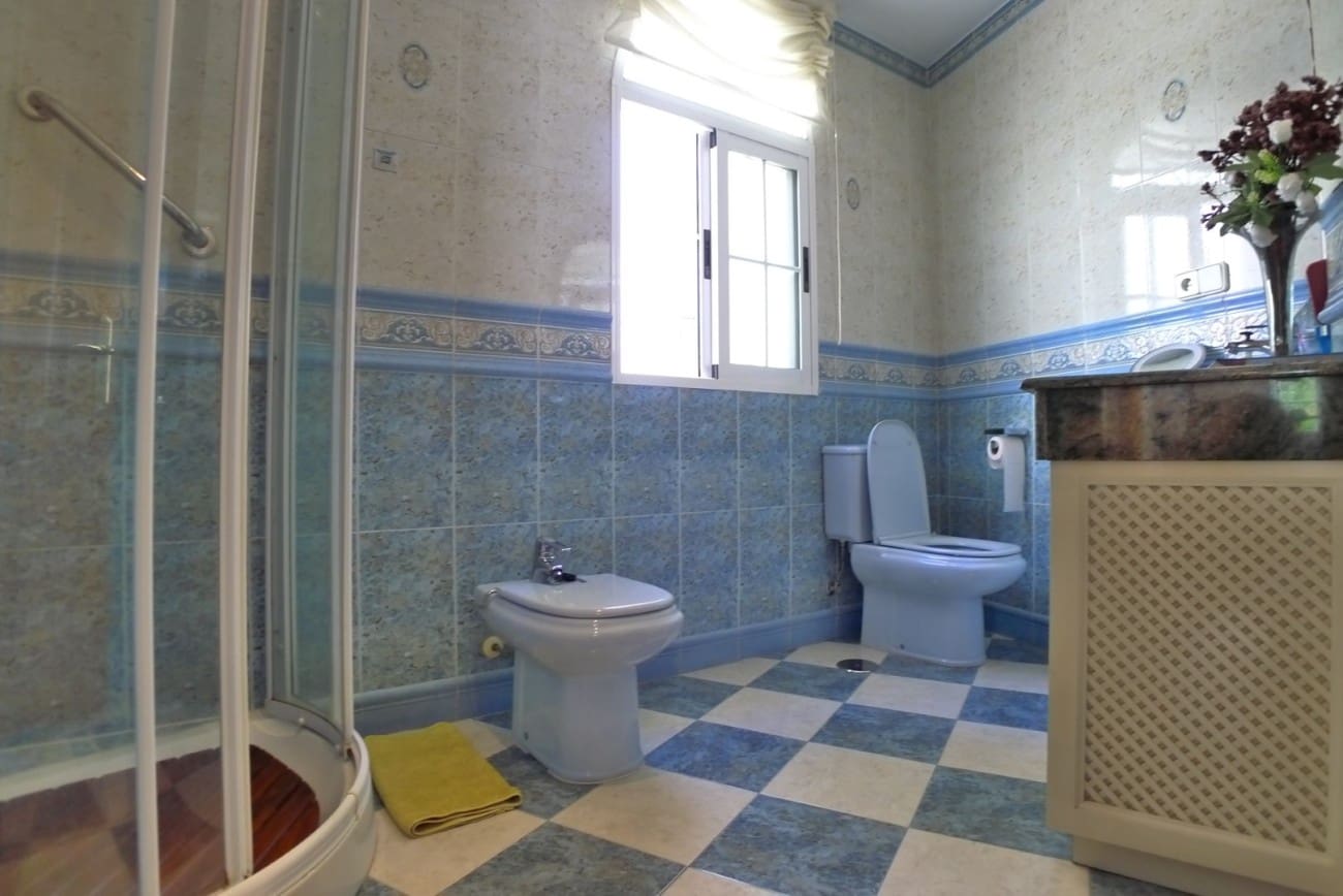 3 makuuhuone Omakotitalo myytävänä paikassa Nerja mukana 
autotalli - 636 000 € (Ref: 9334484)