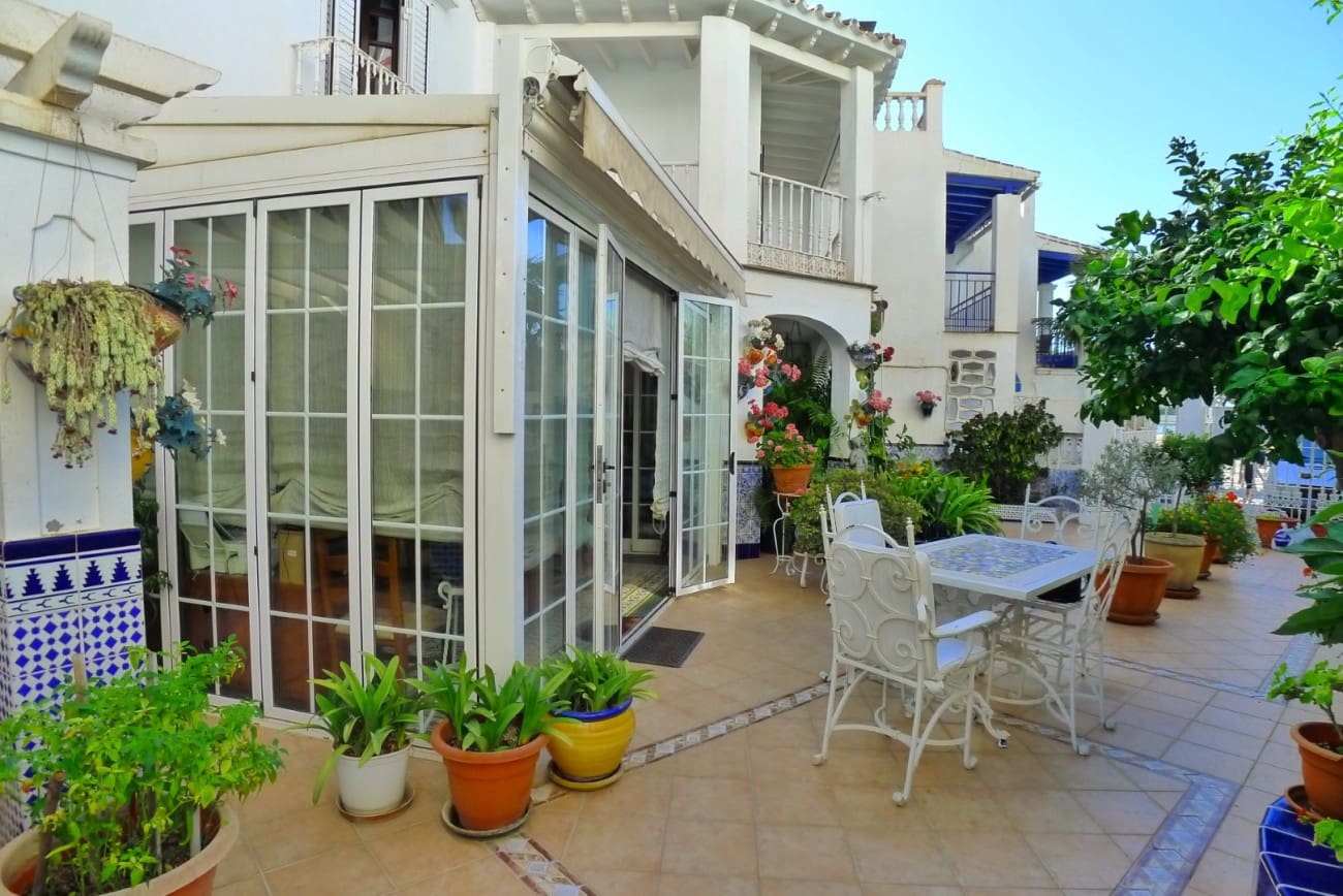 3 makuuhuone Omakotitalo myytävänä paikassa Nerja mukana 
autotalli - 636 000 € (Ref: 9334484)