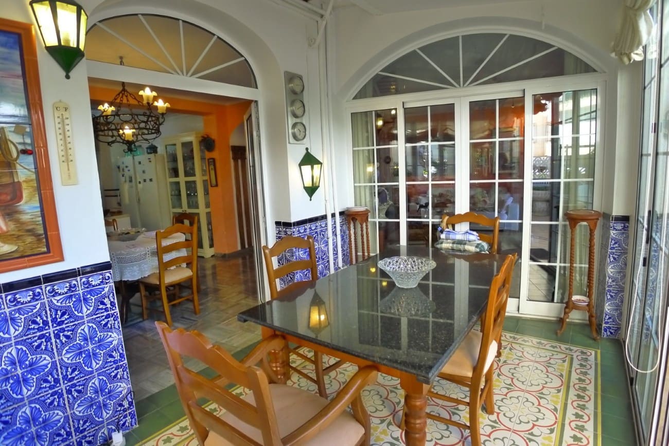 3 makuuhuone Omakotitalo myytävänä paikassa Nerja mukana 
autotalli - 636 000 € (Ref: 9334484)