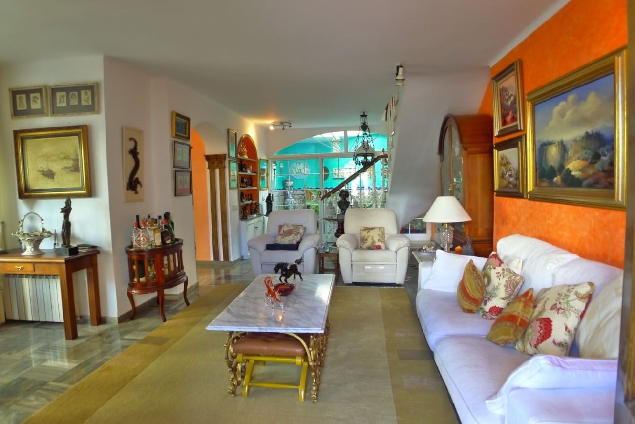 3 makuuhuone Omakotitalo myytävänä paikassa Nerja mukana 
autotalli - 636 000 € (Ref: 9334484)