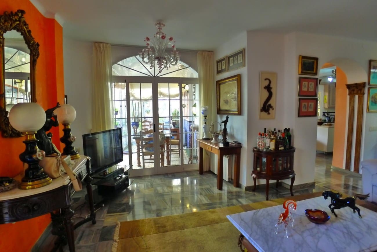 3 makuuhuone Omakotitalo myytävänä paikassa Nerja mukana 
autotalli - 636 000 € (Ref: 9334484)