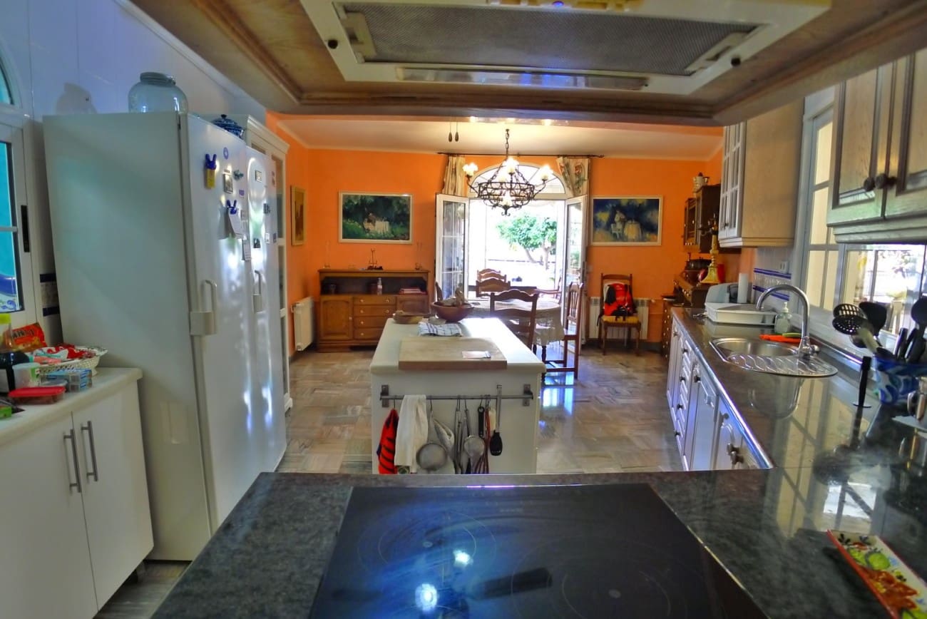 3 makuuhuone Omakotitalo myytävänä paikassa Nerja mukana 
autotalli - 636 000 € (Ref: 9334484)