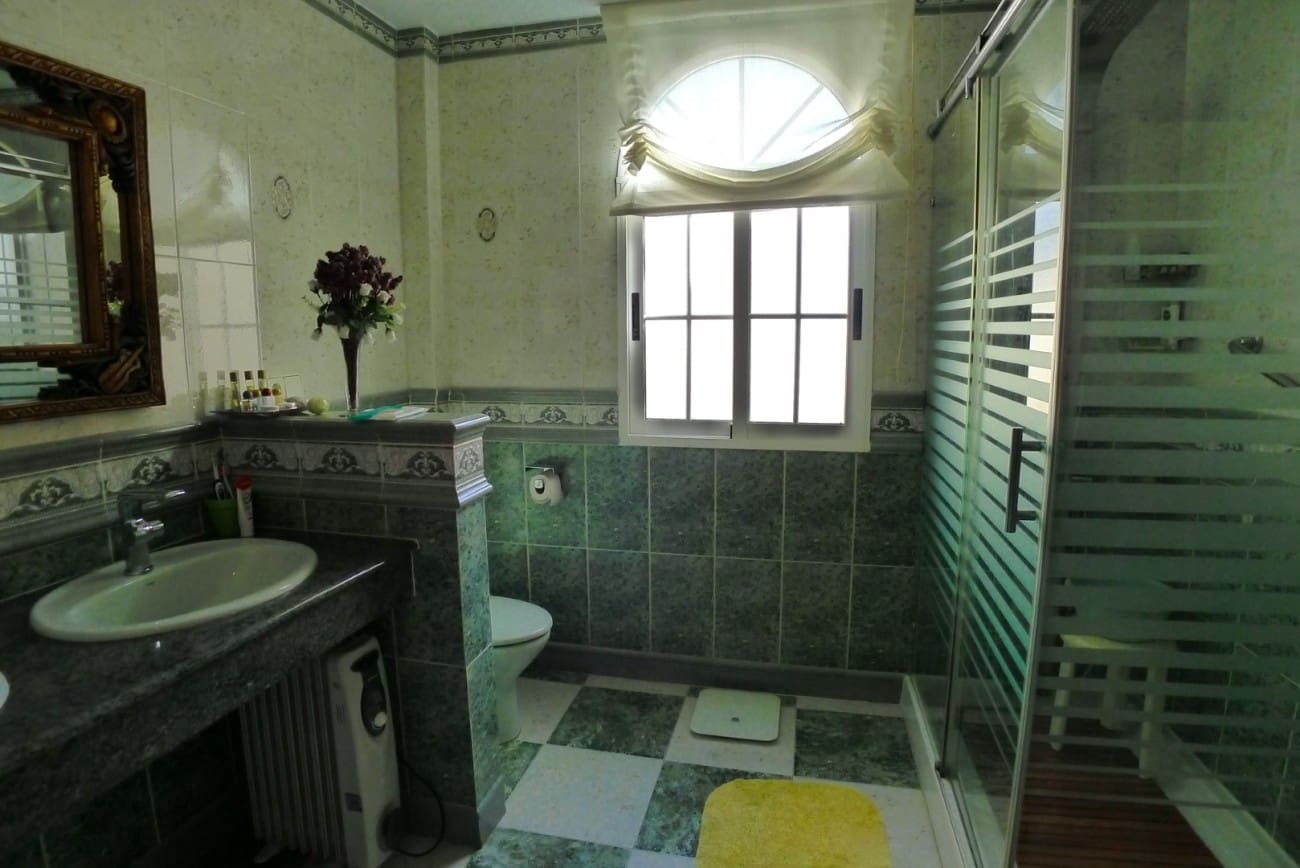 3 makuuhuone Omakotitalo myytävänä paikassa Nerja mukana 
autotalli - 636 000 € (Ref: 9334484)