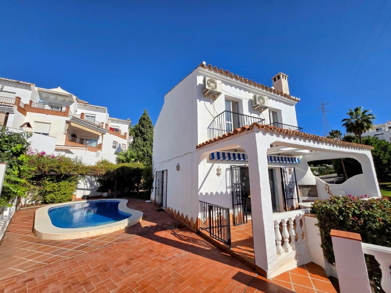 3 bedroom Villa for sale in Nerja with pool garage - € 499,000 (Ref: 9398146)